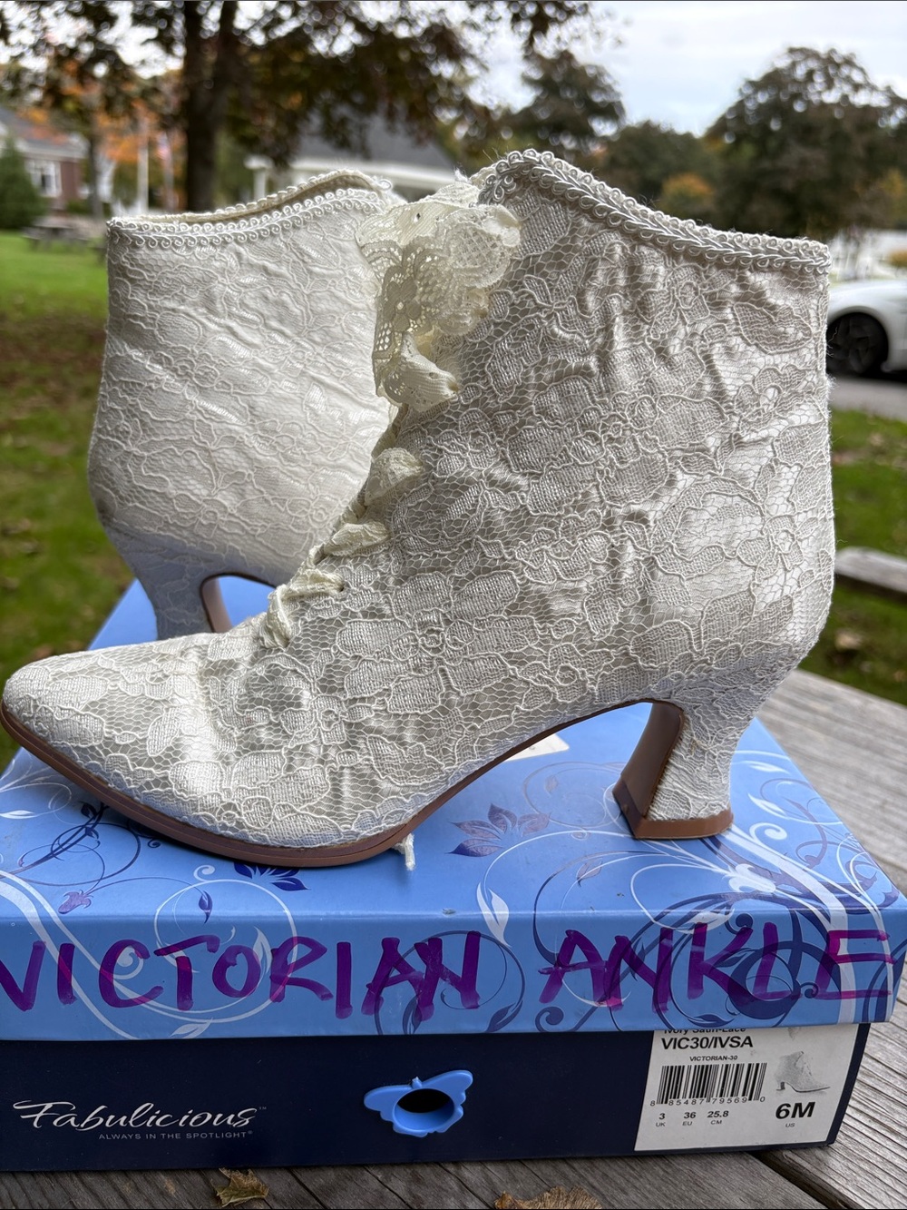 Fabulicious Ivory Lace-Up Victorian 30 Ankle Boots Size 6 - Picture 9 of 12